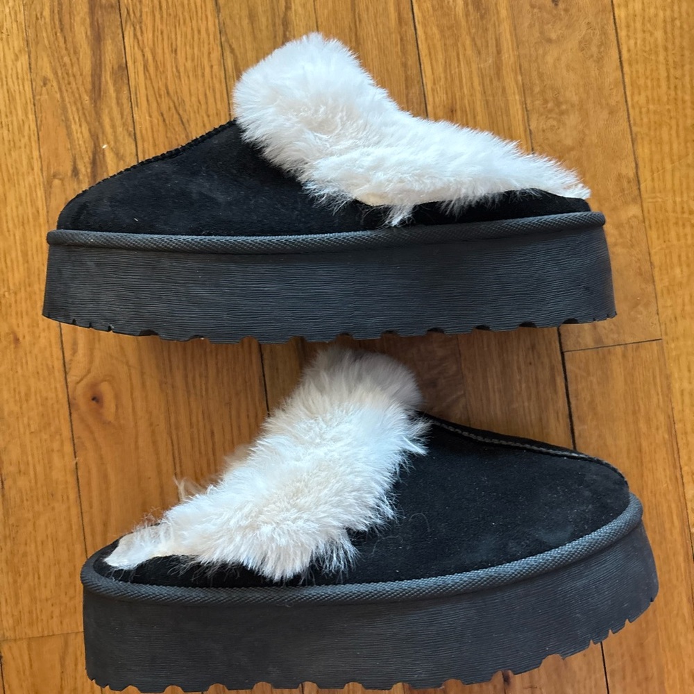 Platform fur lined black mules size 9